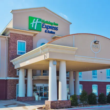 Holiday Inn Express & Suites ALVARADO by IHG