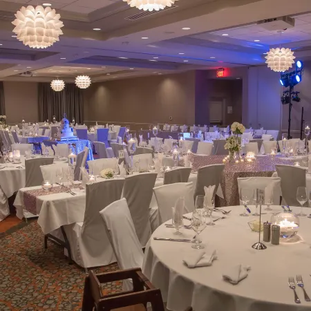 Holiday Inn & Suites DAVENPORT by IHG