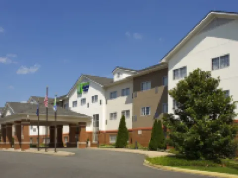 Holiday Inn Express & Suites CHARLOTTESVILLE - RUCKERSVILLE by IHG Hotels in Greene County