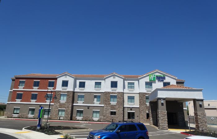 Holiday Inn Express & Suites BRENTWOOD by IHG