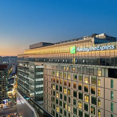 Holiday Inn Express SEOUL HONGDAE by IHG Отели рядом с достопримечательностью «Торговый центр Mecenatpolis»