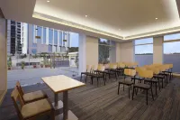 Holiday Inn Express Nashik Indira Nagar - Breakfast
