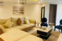 2 Bed Apartment Sleeps 4 - Pool - Free Parking - Ocean View
