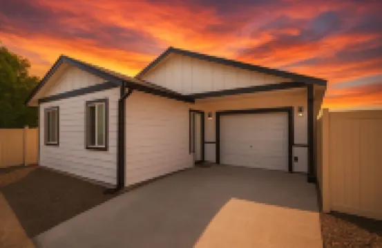 Guest House with private entry and driveway. Pet Friendly!