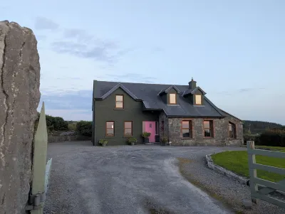 Stay in Luxury and Unlock Exclusive Access to a Private Castle tour!! Các khách sạn gần Doolin Cave