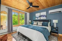 New A-Frame Chalet- Views- Heated SwimSpa- Firepit- Sauna- Dogs OK- Sleeps 14