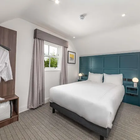 Mercure Salisbury White Hart Hotel & Apartments