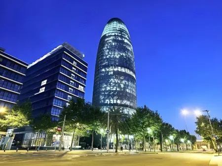 Hotel Ciutat de Sant Adria Отели рядом с достопримечательностью «Platja de la Mora»