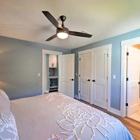Walk to Beach: Getaway w/ Pool in Naples!