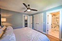 Walk to Beach: Getaway w/ Pool in Naples! - Wifi