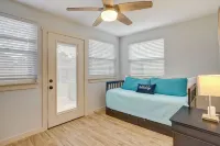 Dog-Friendly Home in the Woodlands w/ Fenced Yard! - spa