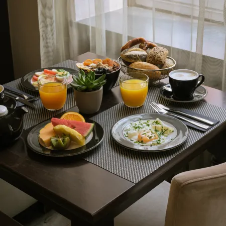 Leonardo Boutique Hotel Munich Отели рядом с достопримечательностью «Станция метро Giselastraße»