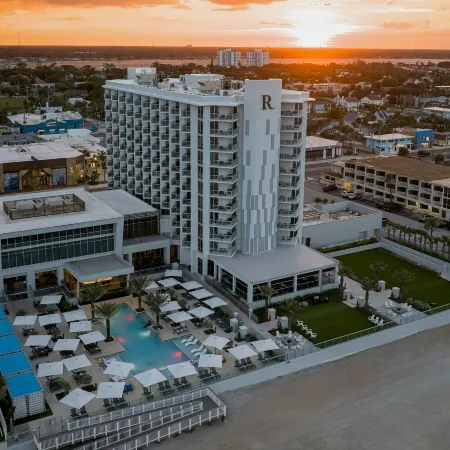 Renaissance Daytona Beach Oceanfront Hotel Отели рядом с достопримечательностью «Loggerhead Marina»