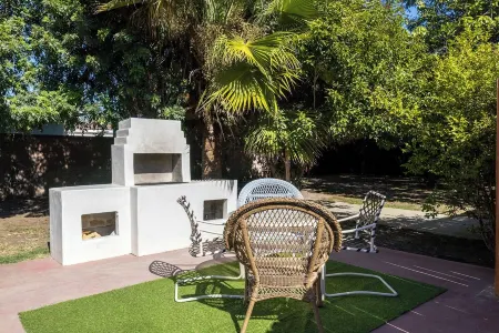 Classic Inglewood Gem 3Bed/1Bath w/Jacuzzi Отели рядом с достопримечательностью «Inglewood Park Maintenance»