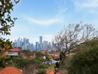 Huge Harbour View Apartment In Historic Home Hotels in Cremorne