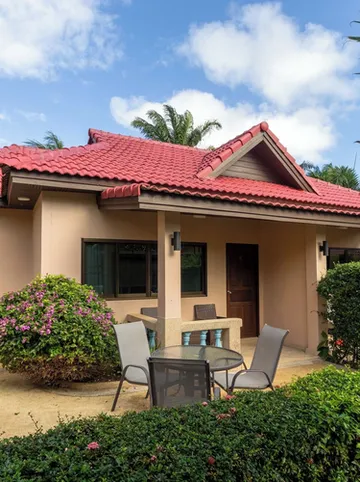 รูปภาพของบังกะโลในรีสอร์ตเล็กๆ ที่เงียบสงบ วี247