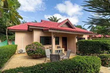 รูปภาพของบังกะโลในรีสอร์ตเล็กๆ ที่เงียบสงบ วี247