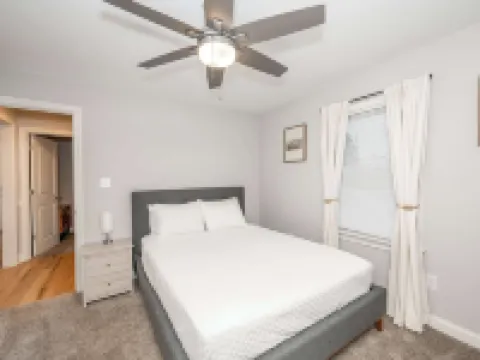 Valley Ridge Retreat For 8 Hotels in Dent