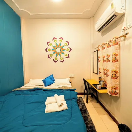 Hidden Monkey Hostel Chet Singh Ghat