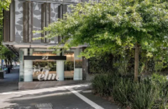 Chic City Escape With Pool, Gym & Parking