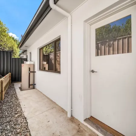 Cosy Kambah 1 Bedroom Near Shops & Parks