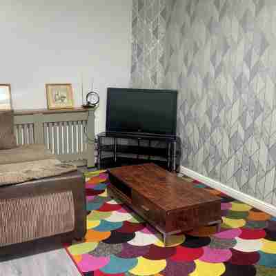 1 Room Ensuite Flat - Sleeps 2 With Sky Full Fibre Others