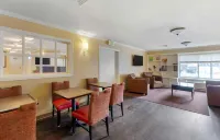 Extended Stay America Suites - St Louis - Westport - Central - breakfast