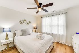 Charming Bluffton Home w/ Yard ~ 3 Mi to Beaches!