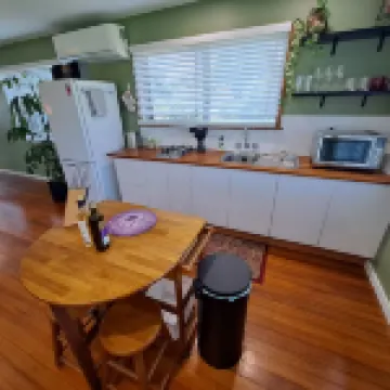Atherton Apartment with Views and Breakfast Hamper