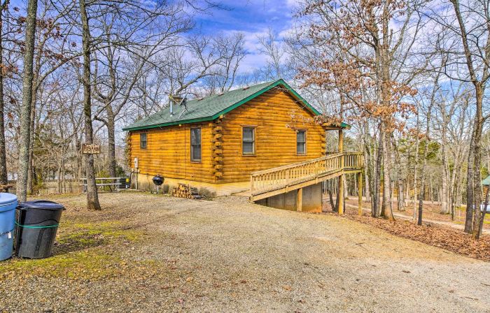 Cabin Retreat on Table Rock Lake w/ Fire Pit!