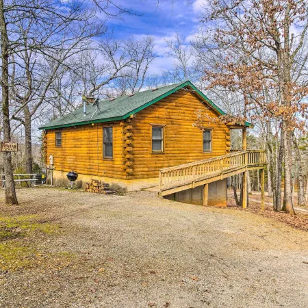 Cabin Retreat on Table Rock Lake w/ Fire Pit!