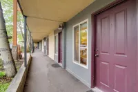 Mountain Meadows Condo Walk to Ski Shuttle! - Parkering
