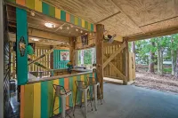 Quiet Fisherman's House w/ Hot Tub + Tropical Bar! - Strand