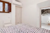 Apollo Home "Cozy and independent home near the Ursino Castle"