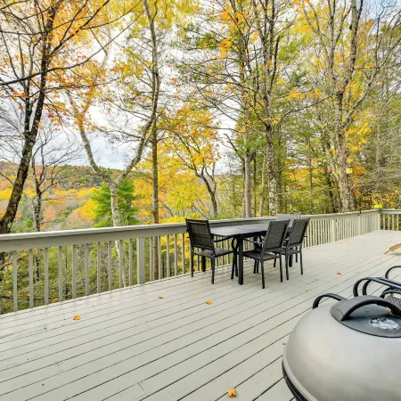 Great Barrington Lakeside Getaway w/ Kayak & Grill