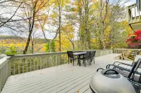 Great Barrington Lakeside Getaway w/ Kayak & Grill - Parkplatz