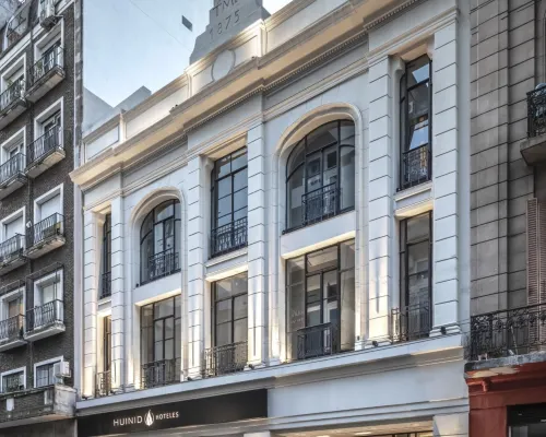 Huinid Obelisco Hotel Отели рядом с достопримечательностью «Железнодорожный вокзал Онсе»