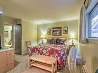 Red River Townhome with Balcony and Mtn Views! Hotels in Red River