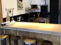 4 Rooms for 10 People