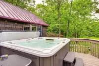 Custom-Built Clarklake Cabin: Sauna & Cold Plunge! - Pet friendly