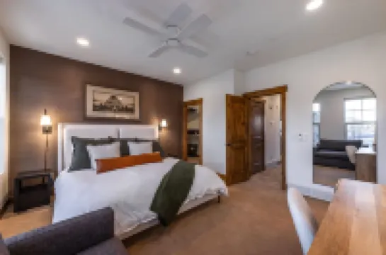 Luxury 4BD Retreat at Jordanelle, Private Hot Tub, Amazing Amenities