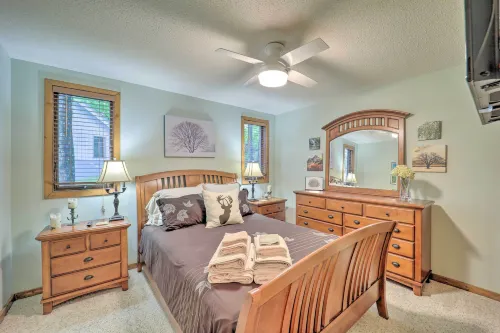All-Season Base! Unit w/ Balcony in Beech Mountain - parking