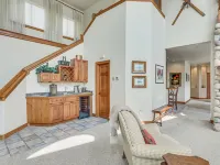 Expansive Edwards Condo on Main Street w/ Views! Ξενοδοχεία στην πόλη Edwards