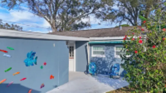 Private Fenced Backyard and Fast Wifi - Charming Retreat