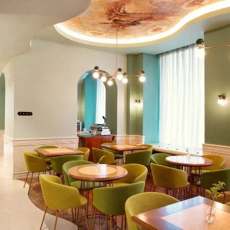 Zeus Essence Bucharest Venezia