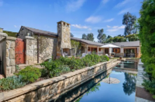 Luxurious Pool and Mountain Views - Stunning Retreat