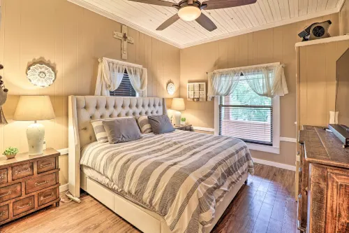 Country-Chic Cotter Home w/ Outdoor Living Space! - 3-Sterne
