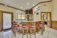 Pool & Game Room: Waterfront Harlingen Home - spa