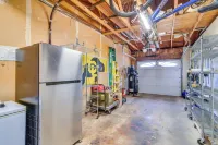 2 Mi to Olde Town! Pet-friendly Haven w/ Sunroom - 3 estrellas