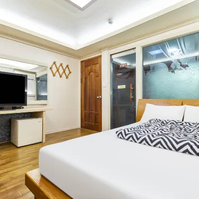 Daebudo Hotel O2B Отели рядом с достопримечательностью «Загородный клуб Island»